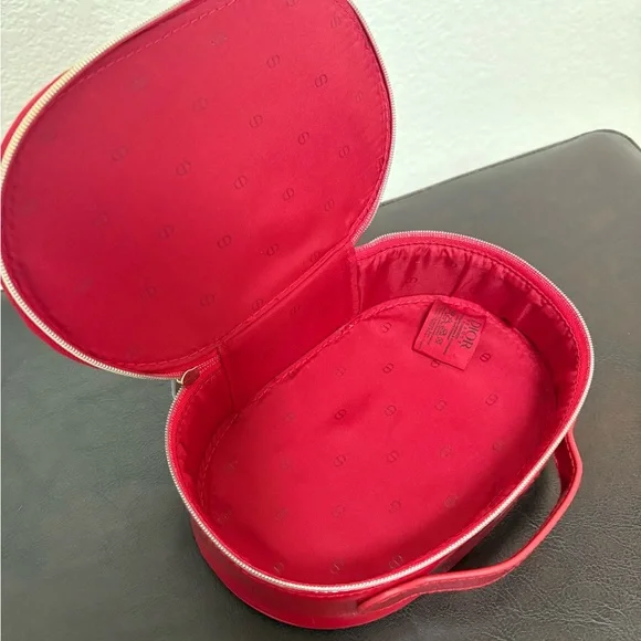 Red patent leather style make up bag - Picture 3 of 6